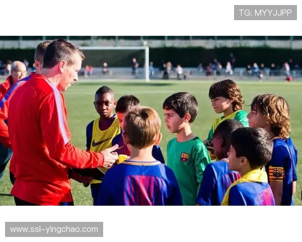 德甲青训营开放日:千名儿童参与足球体验活动 德甲青训营开放日:千名儿童参与足球体验活动